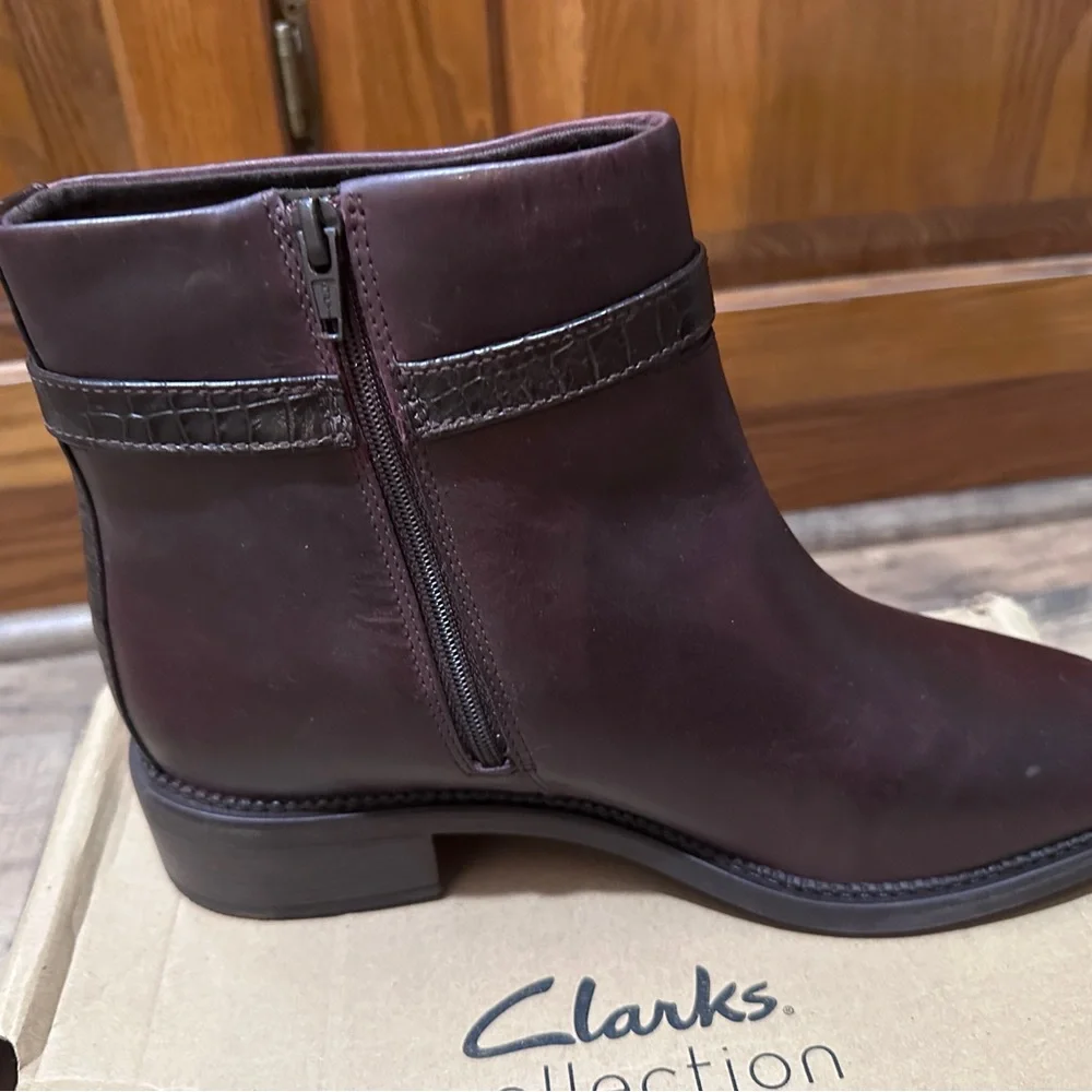 Clark’s Elegant Size 11 Ankle Boots‎ dark burgundy (look brown in some lights)